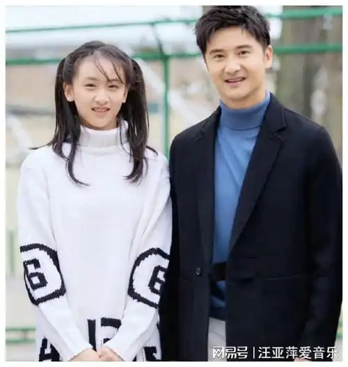 天天的近照和张亮不能说毫无差别,只能说一模一样!基因不骗人!