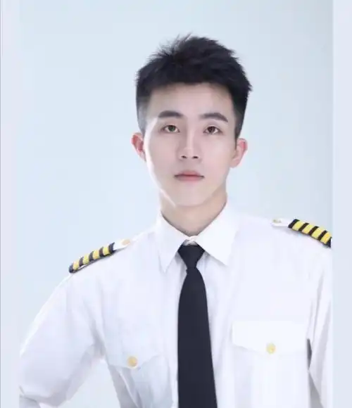 青春活力,阳光有气质的00后空少,184大长腿男生,网友:太帅了_网易订阅