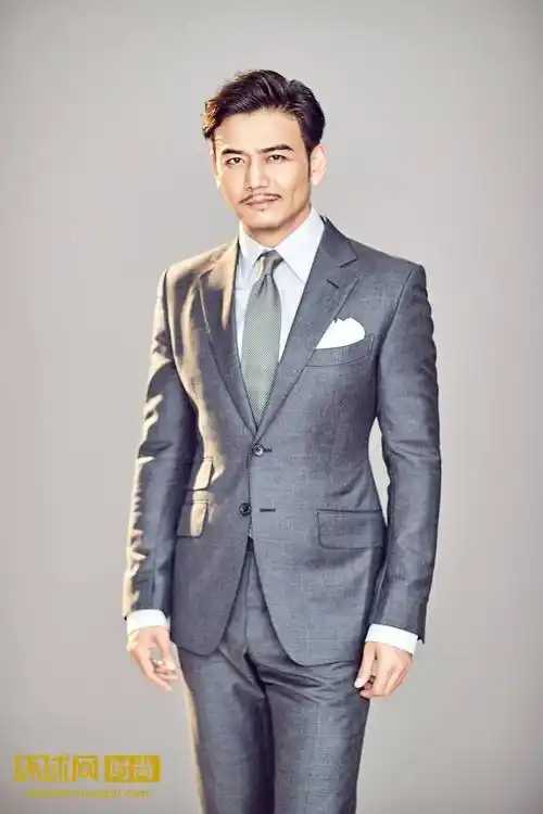 杨烁魅力写真曝光深邃眼神变身纯爷们_杨烁图片的简单介绍