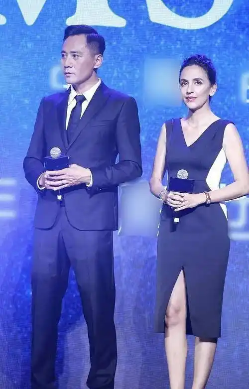 曾是谢娜前男友,分手后娶国外娇妻,结婚多年无绯闻_安娜_时候_章子怡