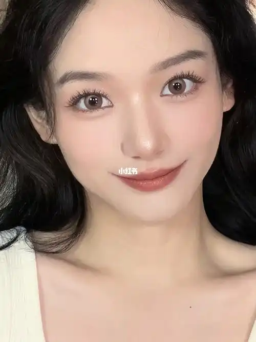 夏日降温原生感妆容淡妆也能吸引人