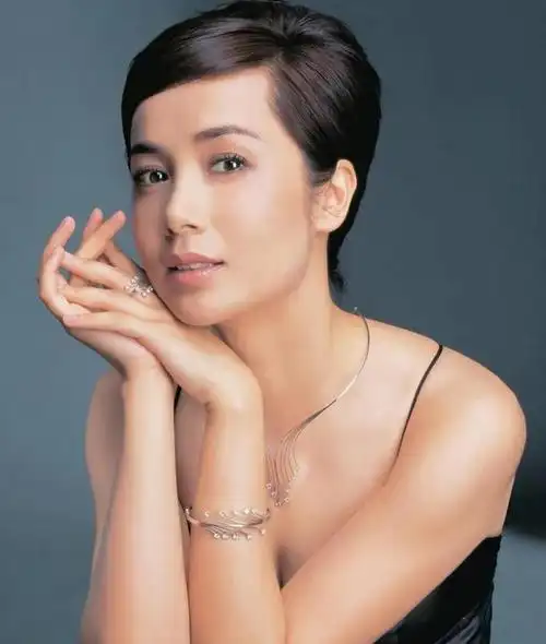 蒋雯丽有多狠?屡遭老公背叛却不离婚,"情迷"黄轩竟怒扇张静初