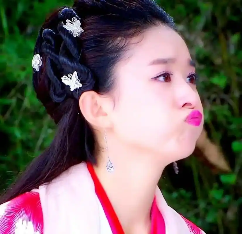 赵丽颖嘟嘟嘴头像