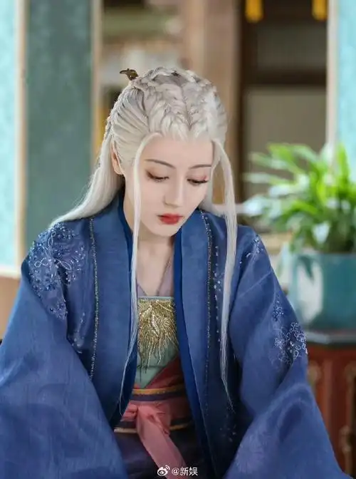 迪丽热巴帝梓元白发婚服#迪丽热巴安乐传解锁最新造型!