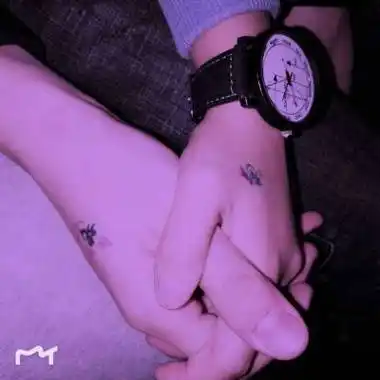 牵手情侣头像一前一后