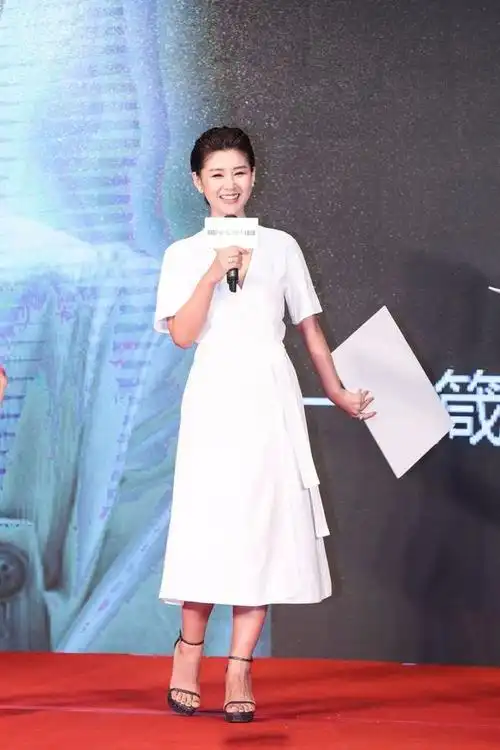 李小萌有多高啊穿20厘米高跟鞋还比王雷矮这么多