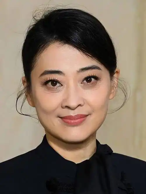 梅婷解衣露乳引非议,网络流量不增反减!追求噱头不是捷径!