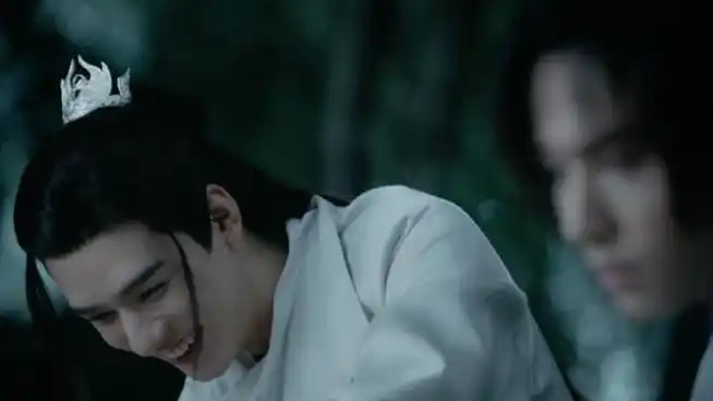 颜值对比过于强烈,温客行的侧脸实在是… 可惜了周子舒这么美的镜头