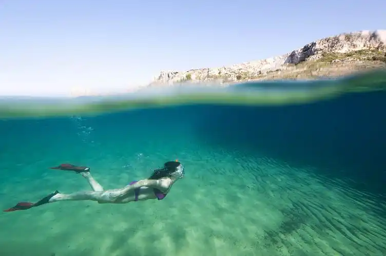 穿好比基尼,潜水更动人