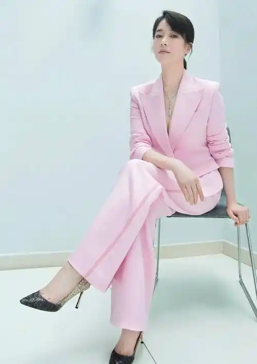 左小青的高跟鞋美图_黑色_明星_多多点