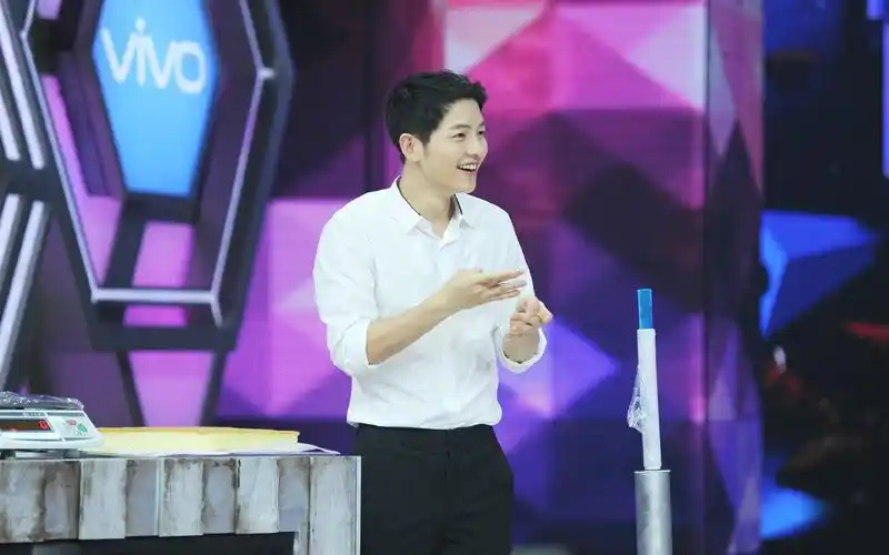 宋仲基快乐大本营白衬衫帅气图片桌面壁纸