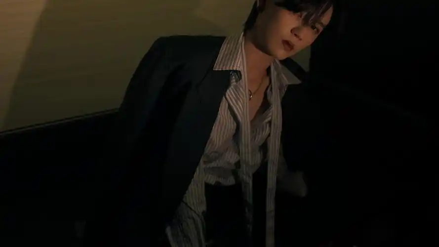 the9陆柯燃帅气短发西装衬衫美照图片