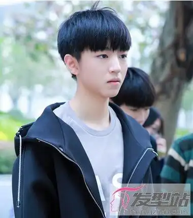 00后的你理发只会说两边剪短3款时尚帅气的男生发型参考,00后邢鲜