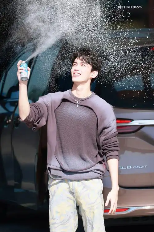 吴磊赵今麦好六路透##吴磊自己撒雪自己扫