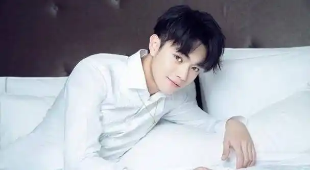 大家看到大金很强势,欺负许凯,与网传的许凯家暴前女友的说法完全不同