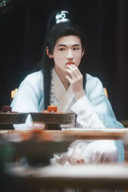 宋亚轩黑白古装造型