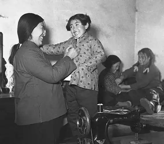 40,50,60,70,80后都看看吧!一组极为罕见的过年老照片……怀念!