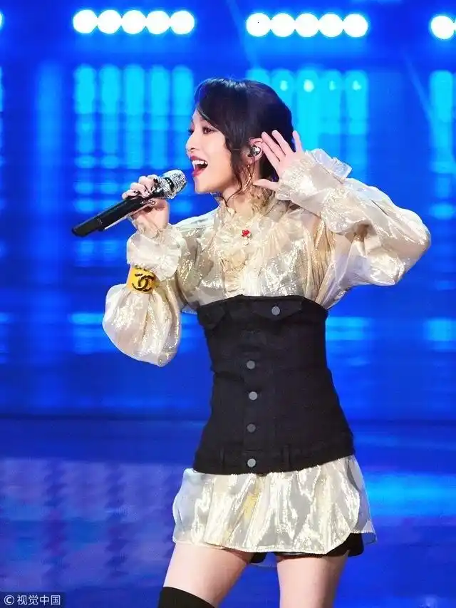 1月10日,张韶涵参加安徽卫视2019年春节联欢晚录制.