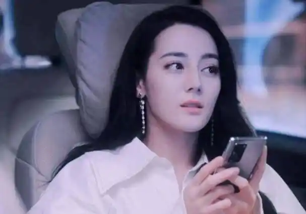 原创迪丽热巴演高中生高马尾搭配校服颜值身材均少女感十足