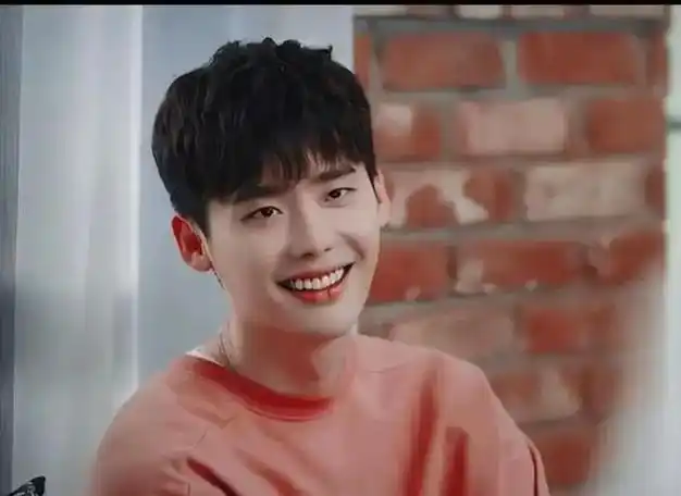 李钟硕新形象引争议鼻子尖挺脸型升级网友还我原来欧巴