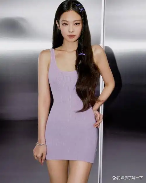 jennie穿低胸紫色短裙秀完美身材,与男歌手合作新歌引期待