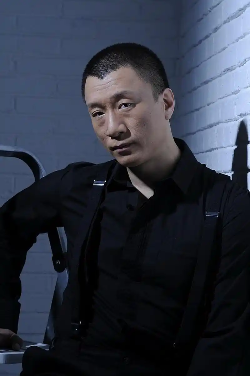 孙红雷:被圈内人锐评不用演的大哥,征服你的绝对是气质