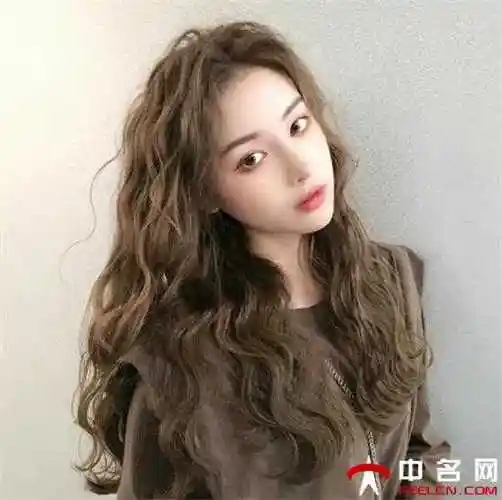 中分中长发卷什么发型好看中长发适合卷什么发型