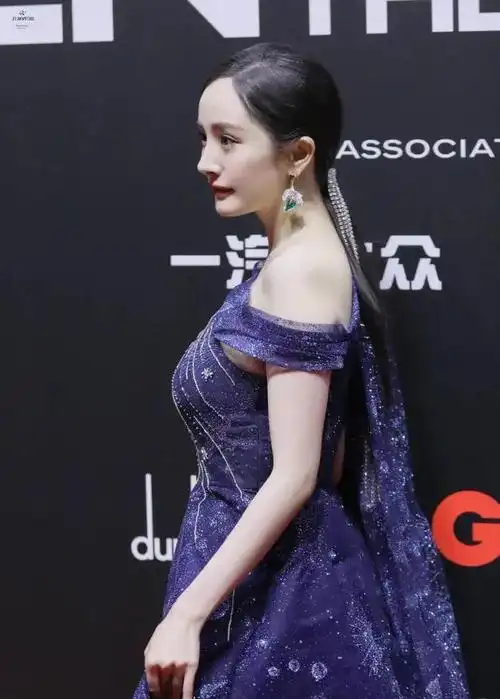 杨幂2021智族gqmoty年度人物盛典网友状态属实自然