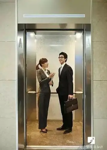 知道电梯里为什么要放镜子吗?原因是这个!
