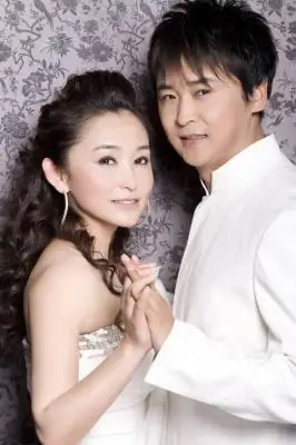 歌手格格个人资料老公是谁 歌手格格老公近照 - 歌词译