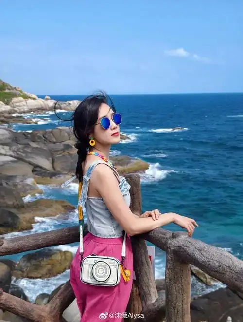 零碎的岛屿总会找到海山海相见玻璃海美的不像话