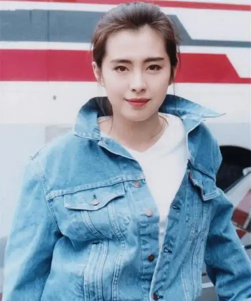 看完80年代的港风穿搭后突然明白原来时尚是个轮回