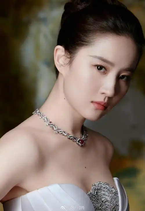 94刘亦菲"玫瑰的故事"新造型揭秘95