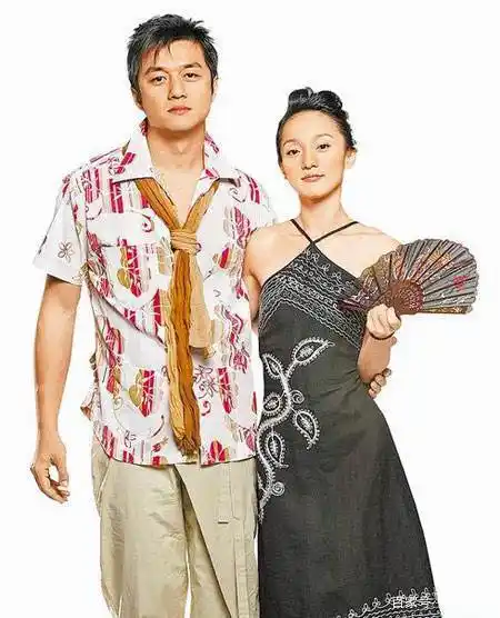 曾经的金童玉女周迅和李亚鹏旧照,时尚穿搭拿到今天依然是潮流