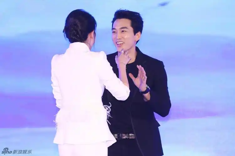 组图:《第三种爱情》刘亦菲宋承宪扮铁达尼号_高清图集_新浪网