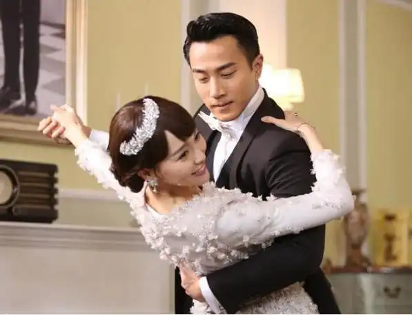 唐嫣和杨幂曾经并驾齐驱,争取资源时竞争激烈,导致二人反目成仇.