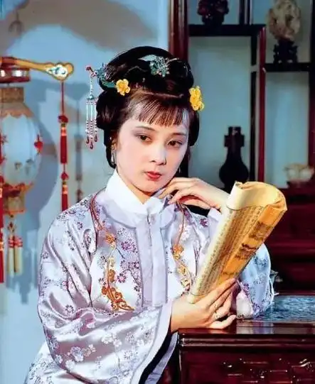 最后,为大家送上红楼梦珍藏级剧照:87版探春由东方闻樱扮演.