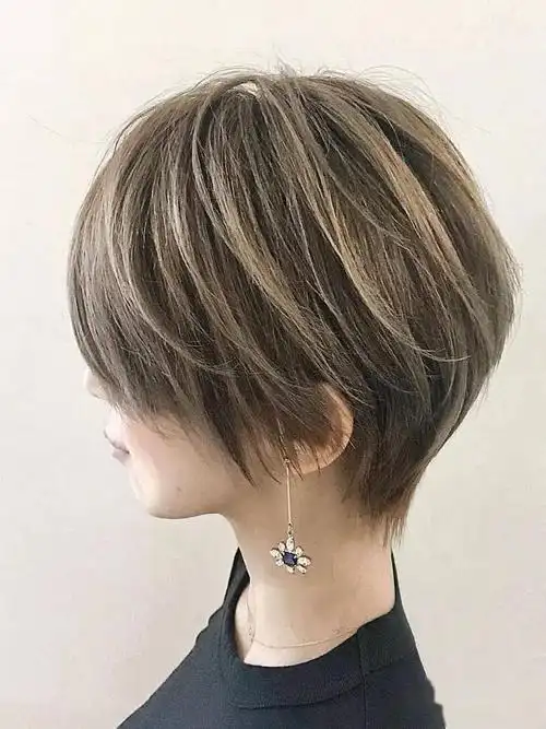 这样的短发,搭配什么颜色都很好看