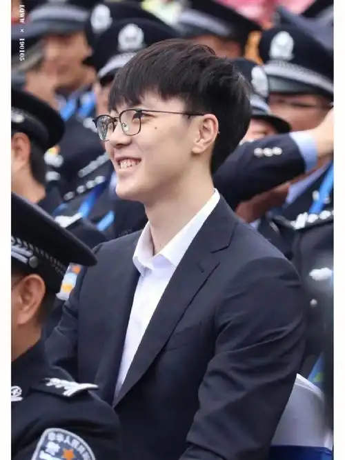 胡明轩  #颜值  #中国男篮  #cba胡明轩  ##西装  #广东宏远  #cba