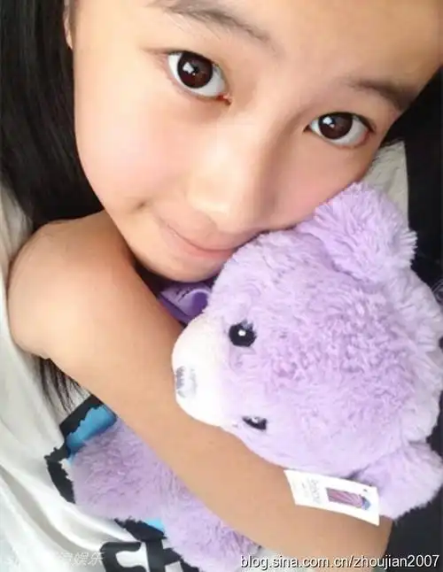组图杨子12岁女儿近照清丽秀美大气显早熟