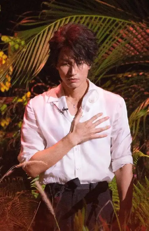 中年男人与清纯不搭边44岁言承旭依旧少年感满满让人移不开眼