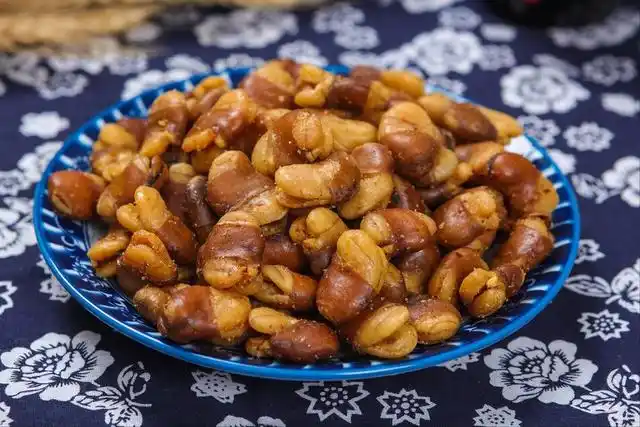 又到了蚕豆上市季,香酥蚕豆在家就能做,酥脆咸香,个个开花