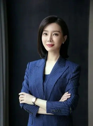 优雅永不过时,看陈数的简约西装搭配,体验成功女性的强大气场