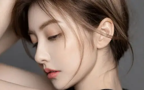 金发美女性感高清桌面壁纸