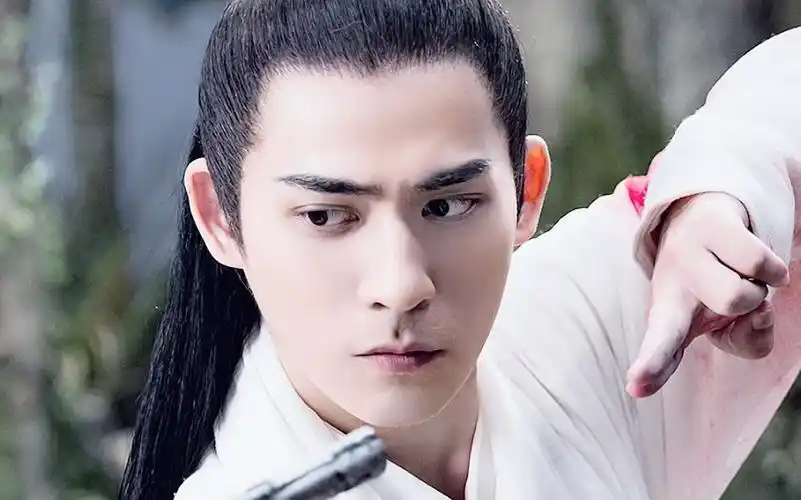 天上银雪执剑踏雪白衣乘风周渝民烈火如歌打戏古装男神