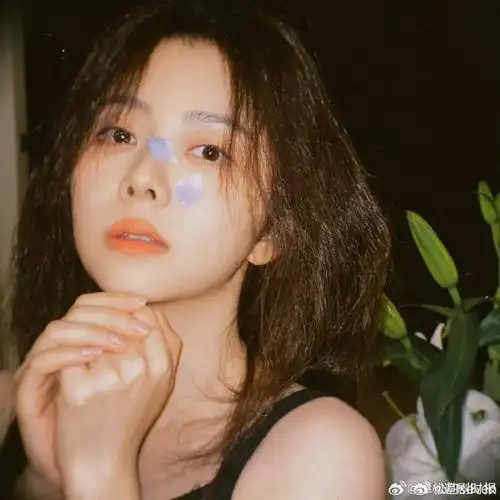 谭松韵花瓣贴面