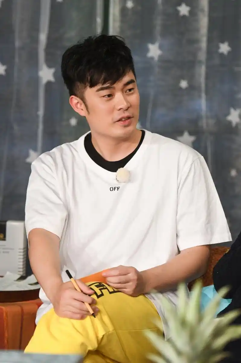 陈赫《奔跑吧》自黑显高情商 变身拖鹿机力量值满分