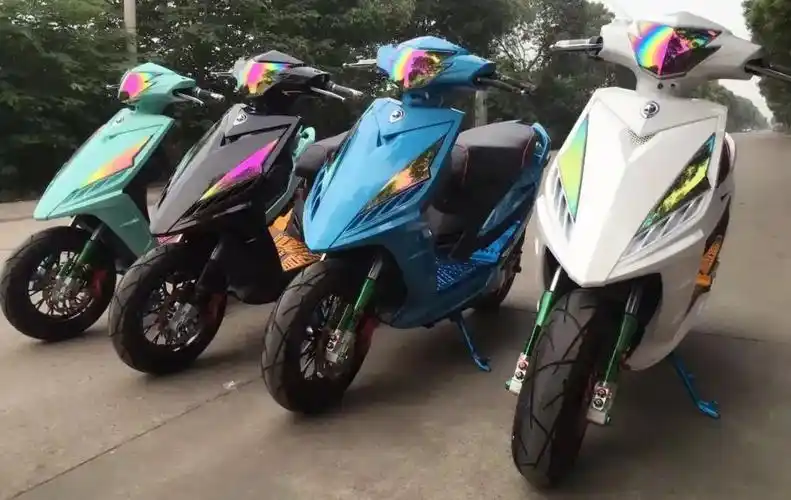 最关键的是,对于不了解摩托车的路人来讲,这口巨大的黑锅必然扣在正规