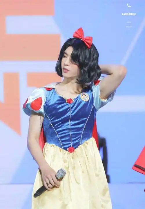 范丞丞演唱会上打扮成白雪公主网友只看脸的话真的超美