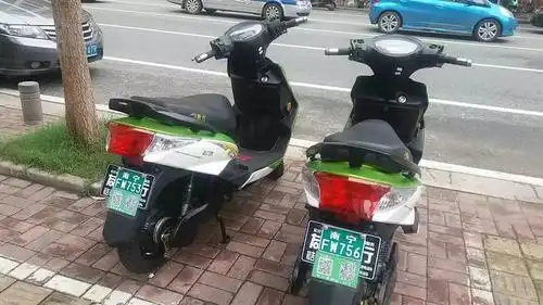 "共享电动车"亮相南宁街头